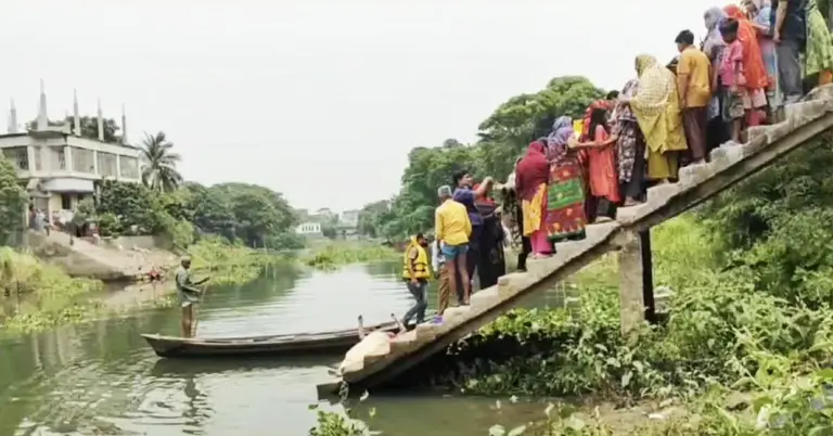 মারীখালি নদী থেকে নারীর লাশ উদ্ধার করে পুলিশ